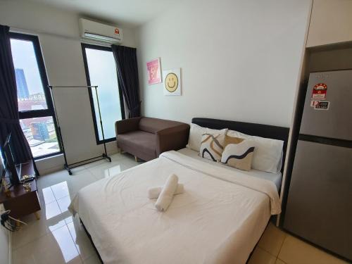 Petaling Jaya Apartment | Prefect FF QueenBed 150M Walkway Lincoln Uni Col hpsn219b