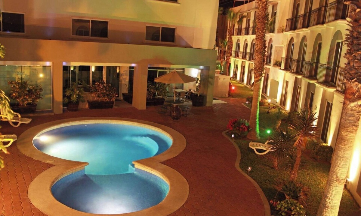 Centro Hotel | Prime Cabo Location: Downtown, Beaches & The Arch Just Minutes Away l 2 Rooms