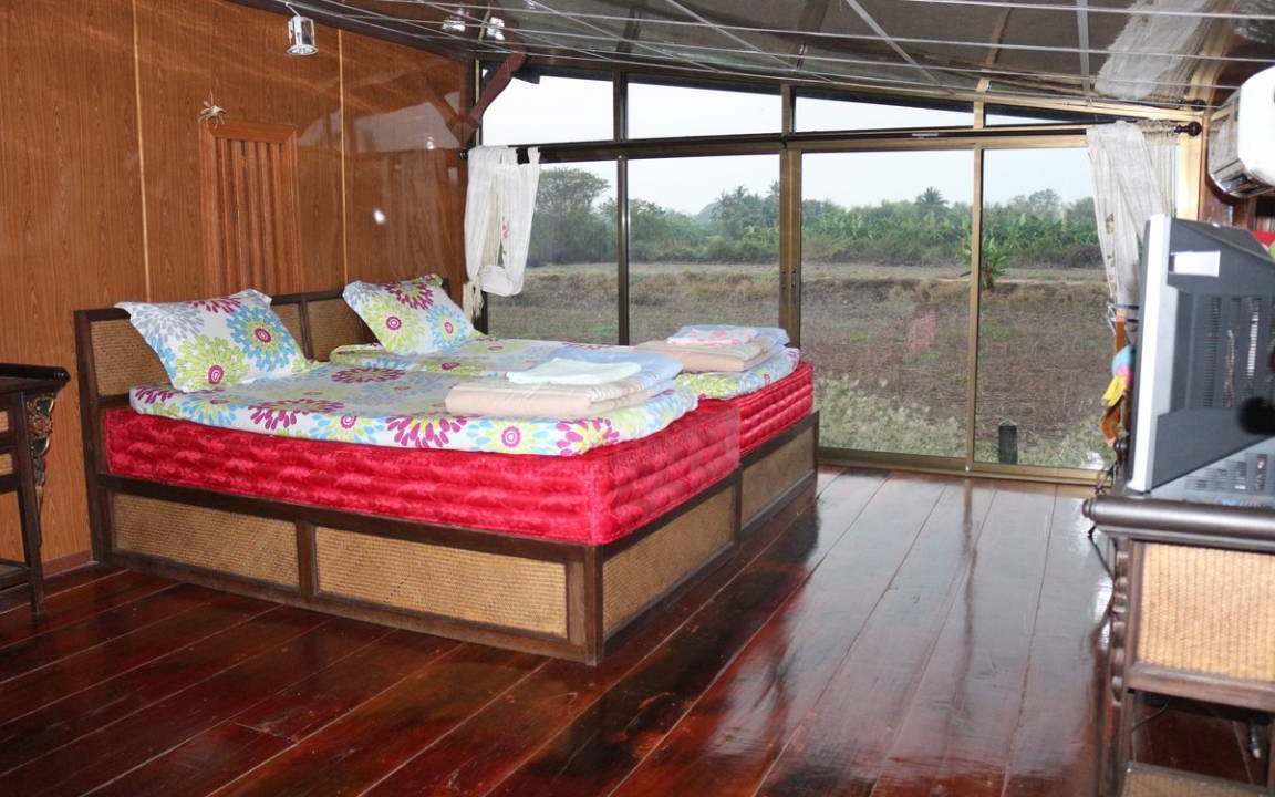 Phrom Buri Resort | Private room ∙ 3 guests