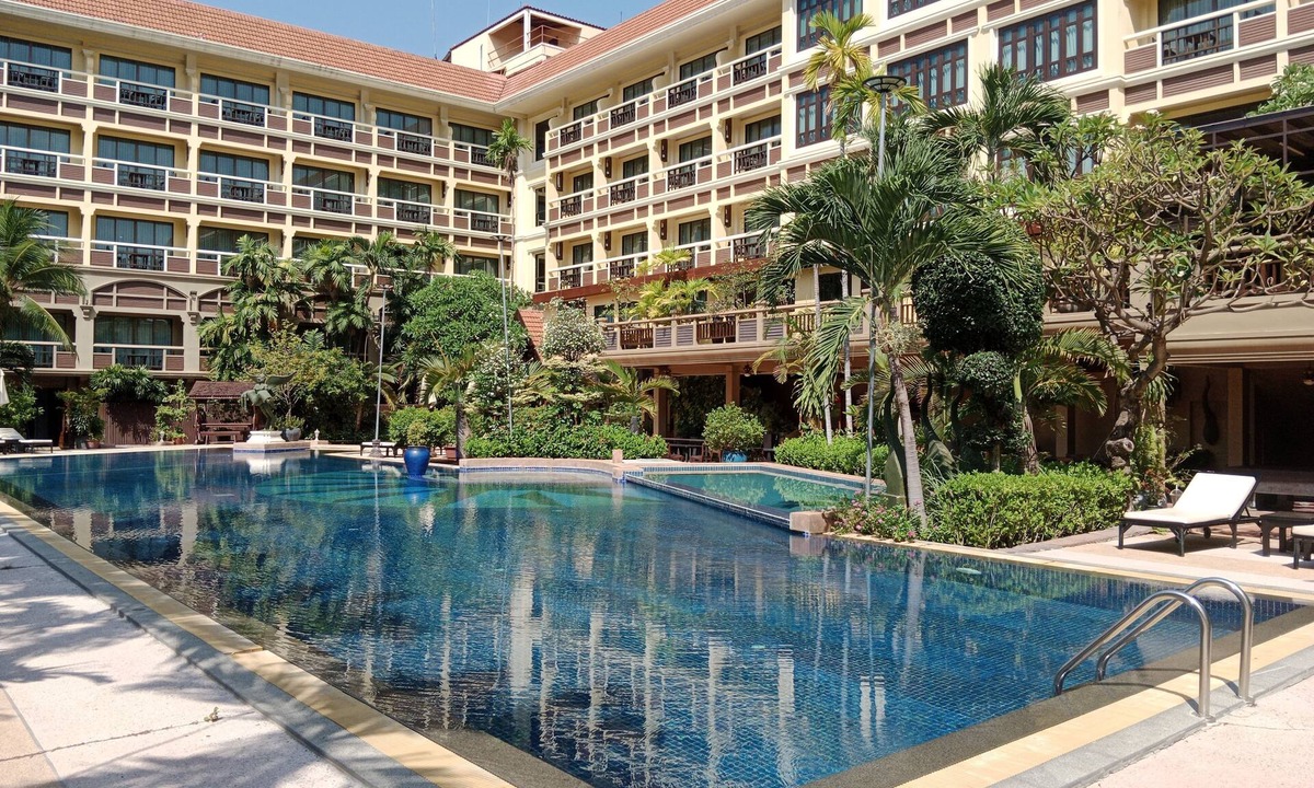Downtown Siem Reap Bed & Breakfast | Private Room for 10-12 Person of 5 Bedrooms for A Group or Family