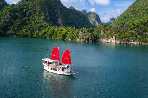 Bai Chay Boat Rental | Private Sail Ha Long - Bai Tu Long