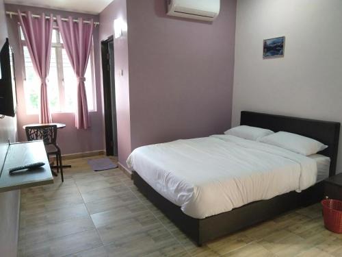 Teluk Panglima Garang House | Purple Dream Home