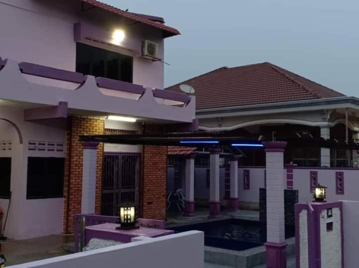 Port Dickson House | Purple home stay
