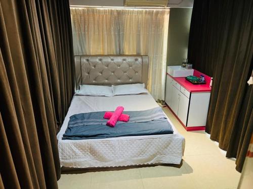 Ladang Sekolah House | Queen room with shared bathroom