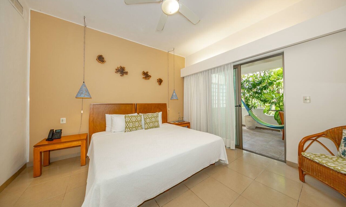 Gonzalo Guerrero Hotel | R207. Standard Room King con Balcón.