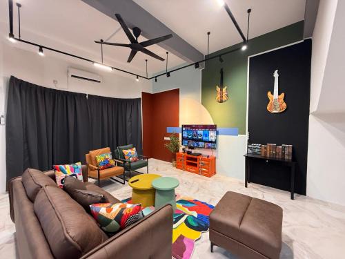 Kuantan House | R3troHouse2 4BR 18PAX PS4, PoolTable in TOWN