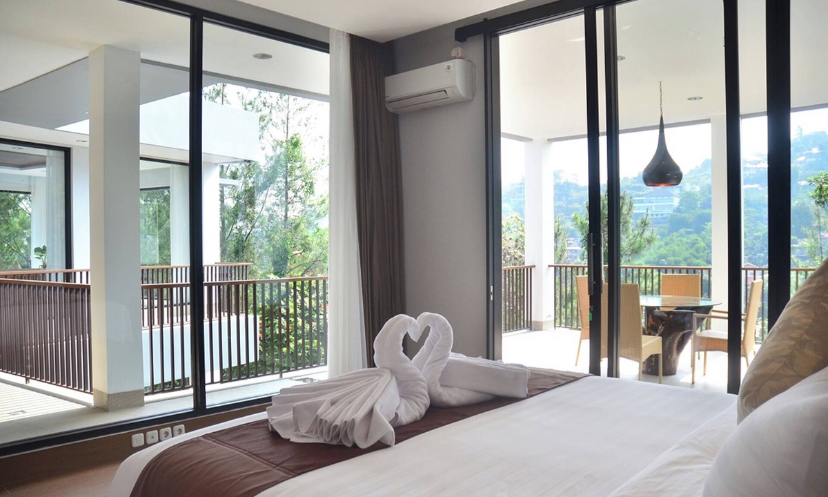Bandung Villa | Radiance Hill View 10BR Villa with a Private heated swimming Pool
