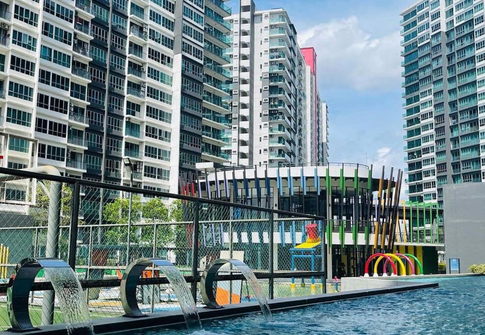 Sungai Buloh Apartment | Rasyad Homestay The Zizz North Damansara
