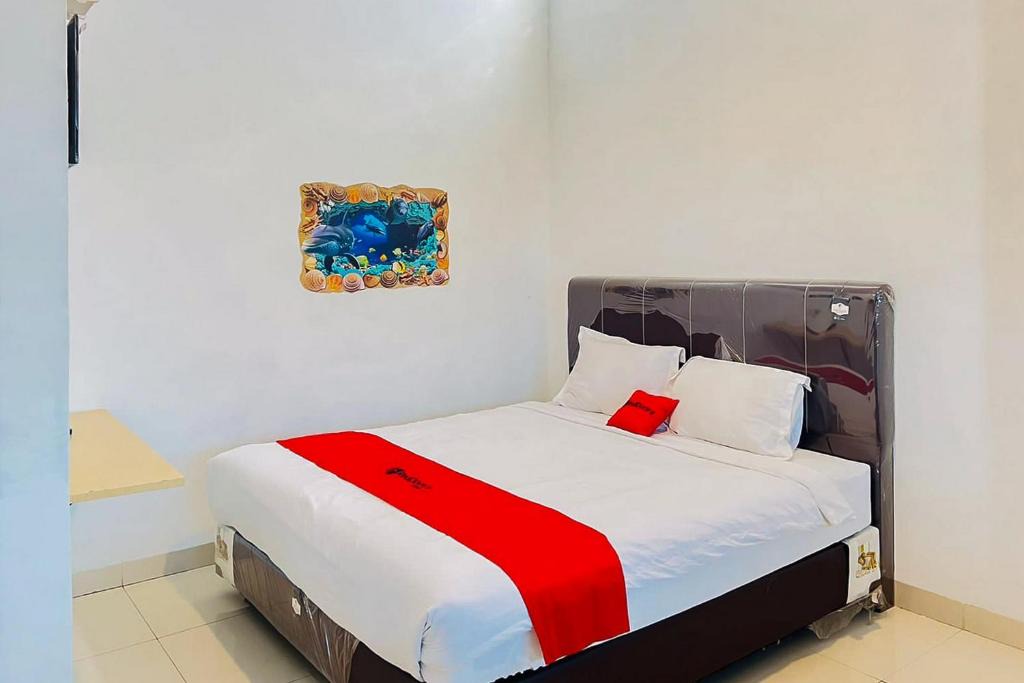 Kabanjahe Hotel | RedDoorz At Damai Guest House Kabanjahe