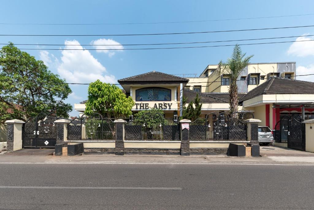 Tasikmalaya Hotel | RedDoorz at Jalan Siliwangi Tasikmalaya