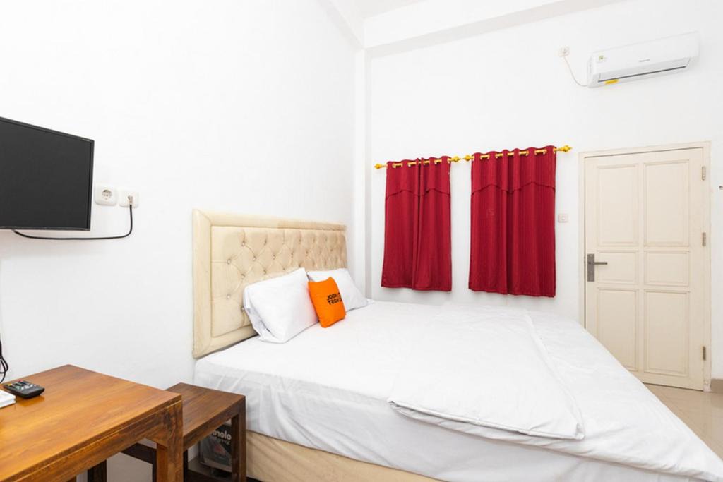 Makassar Hotel | RedDoorz at Losari Area 2 Makassar