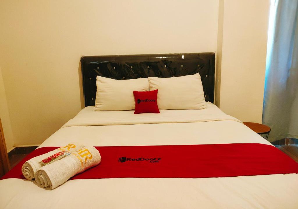 Suko Manunggal Hotel | RedDoorz At Sukomanunggal Surabaya