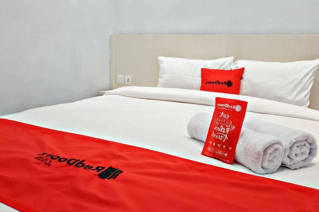 Medan Hotel | RedDoorz CBD Polonia Medan