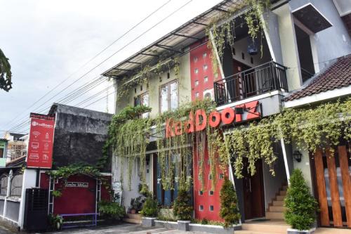 Reddoorz Hartono Mall | Condongcatur