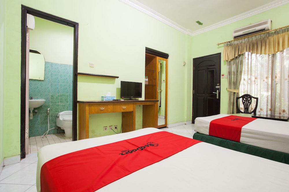 Sedati Hotel | RedDoorz Near Juanda International Airport
