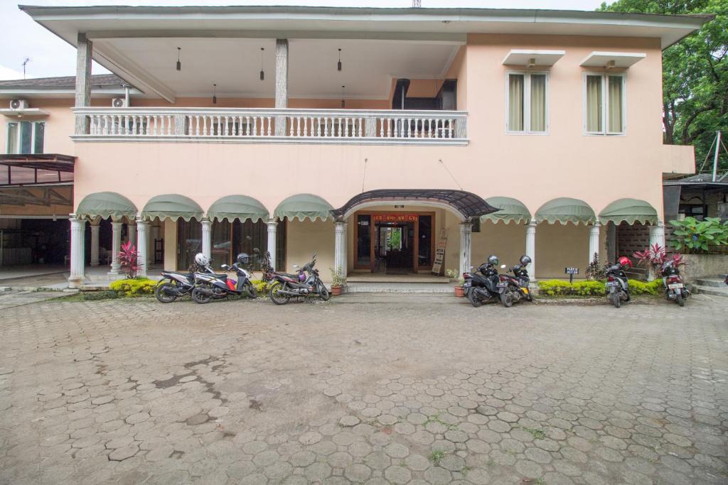 Bogor Tengah House | RedDoorz near Kebun Raya Bogor