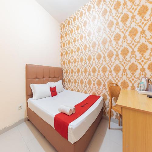 West Cirebon Hotel | RedDoorz near RS Permata Cirebon