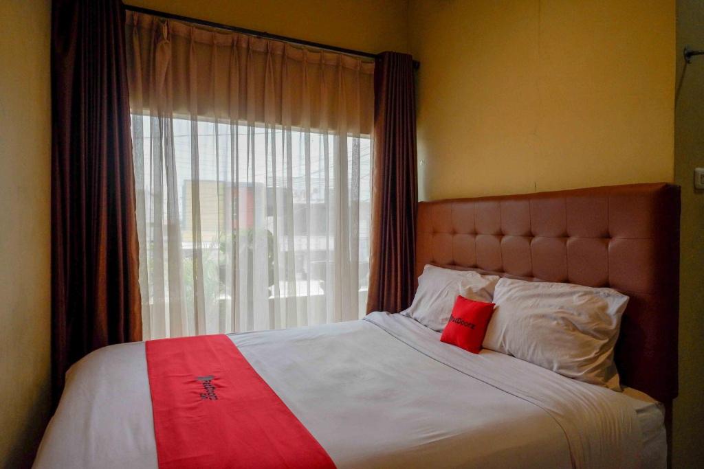 Surakarta Hotel | RedDoorz near Rumah Sakit Ortopedi Dr Soeharso