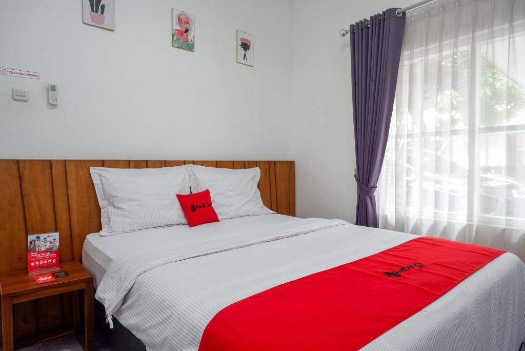 Yogyakarta Hotel | RedDoorz near XT Square 4