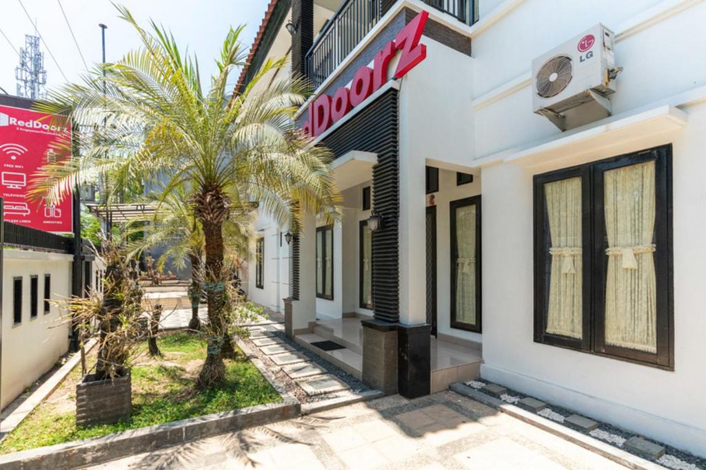 Panakkukang House | RedDoorz @ Pengayoman Panakkukang 3