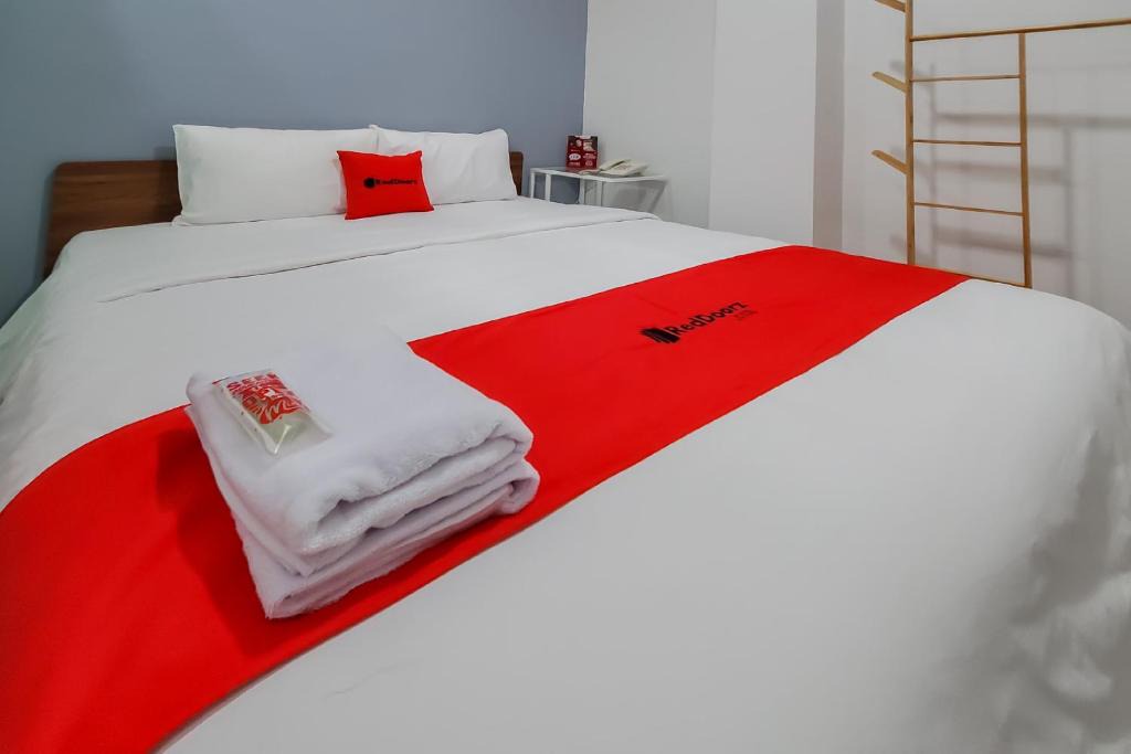 Bogor Selatan Hotel | RedDoorz Plus @ Batutulis Bogor