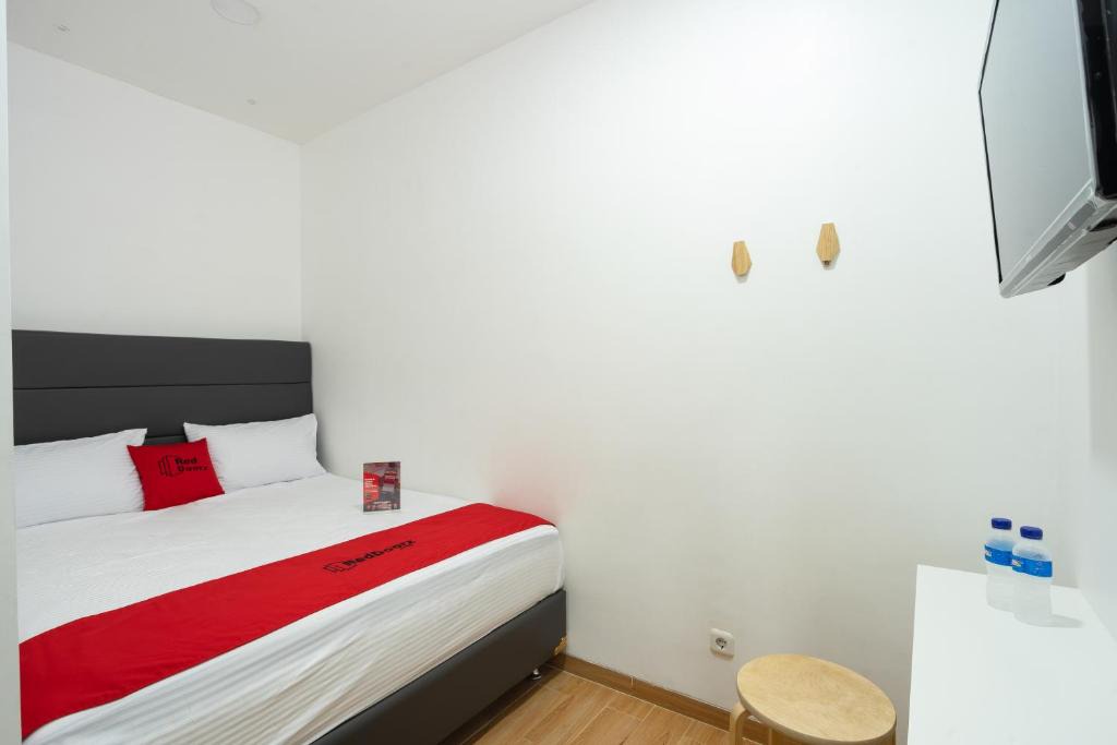 Sunter House | RedDoorz Plus @ Danau Sunter Utara