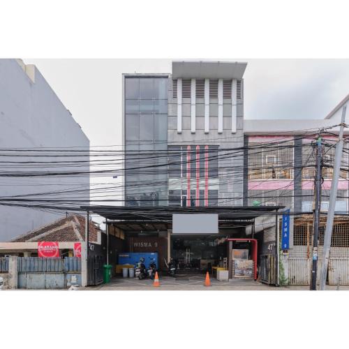 Kebon Kacang House | RedDoorz Plus near Grand Indonesia Jakarta