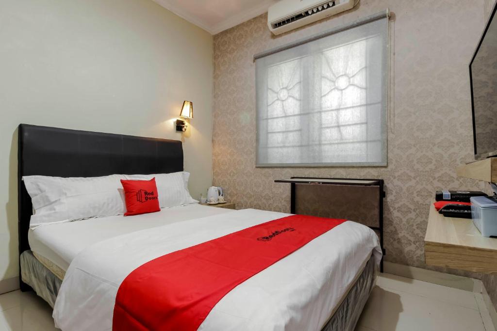Cikarang House | RedDoorz Plus near Lippo Cikarang Mall