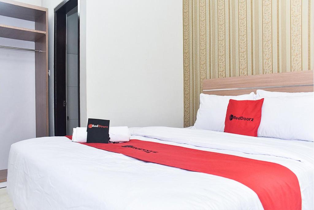 Klojen House | RedDoorz Plus near Malang Town Square