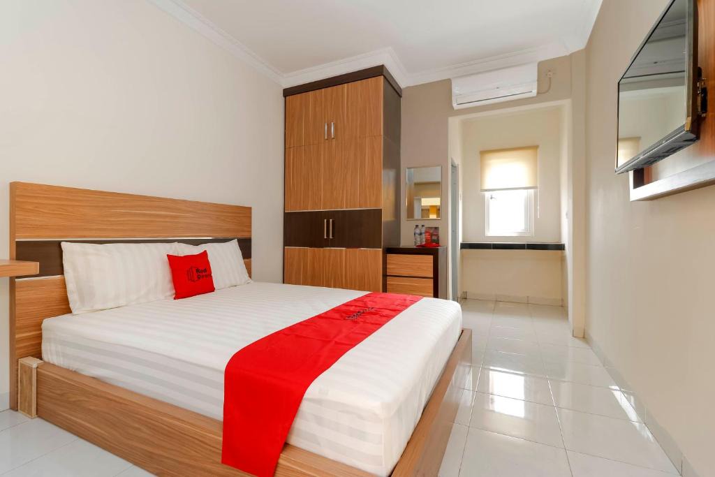 Palembang House | RedDoorz Plus near Palembang Square Mall