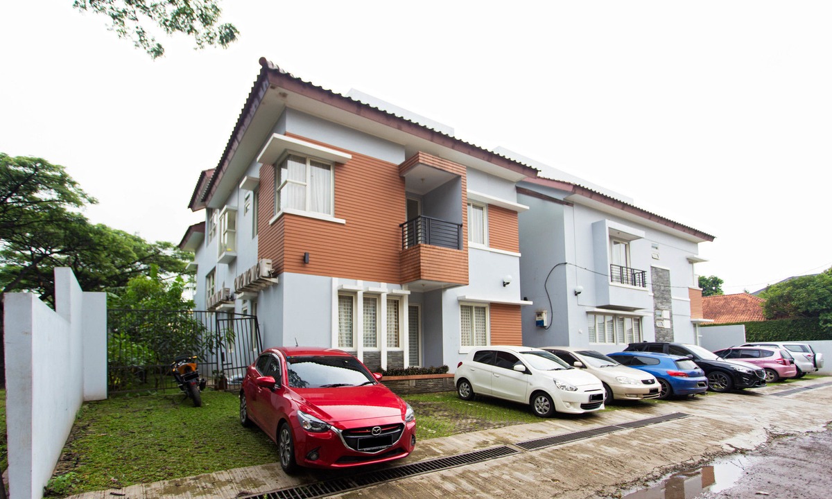Binong Hotel | RedDoorz Plus Near Siloam Karawaci