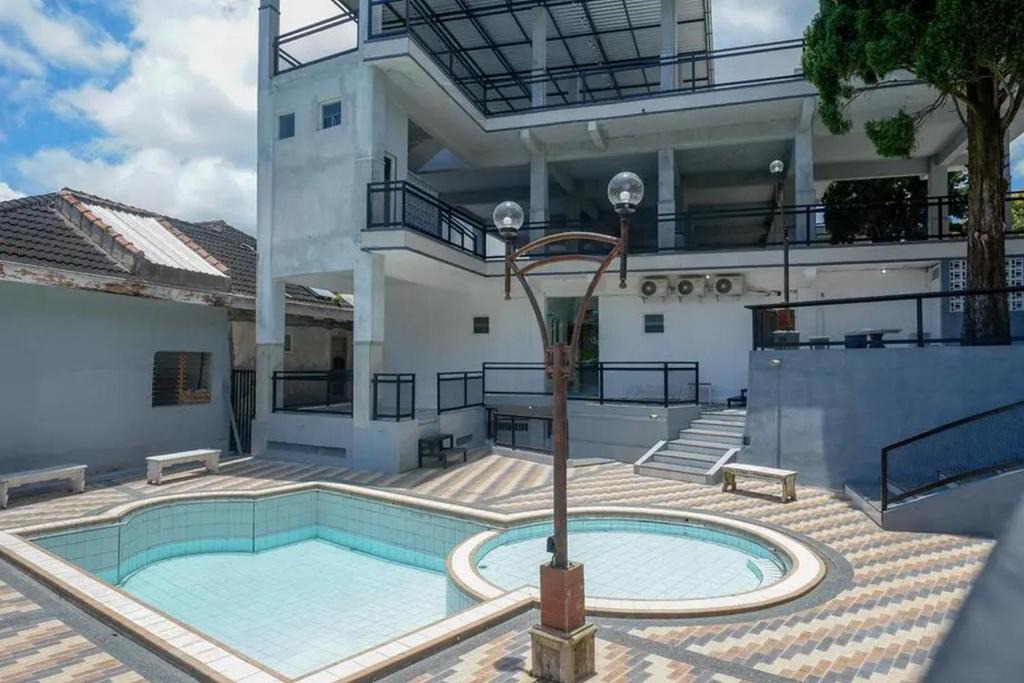 Batu Hotel | RedDoorz Plus near Taman Rekreasi Selecta 2