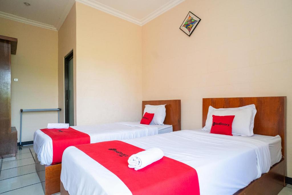 Bojonegoro Hotel | RedDoorz Plus Syariah At Lotus Hotel Bojonegoro