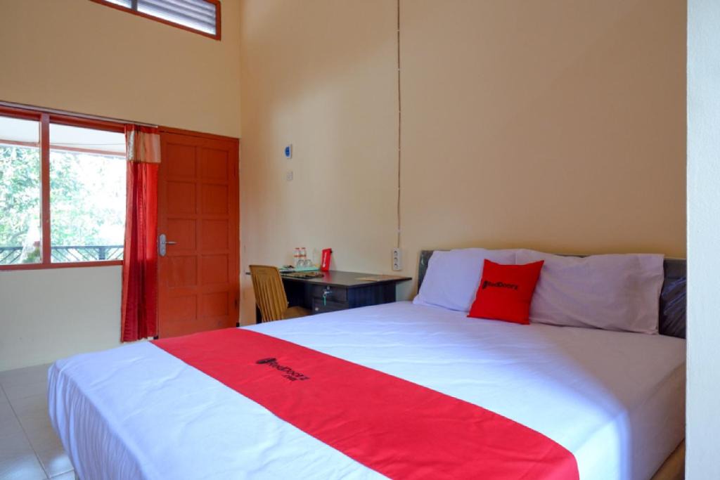 Purwokerto House | RedDoorz Syariah near Alun Alun Purwokerto