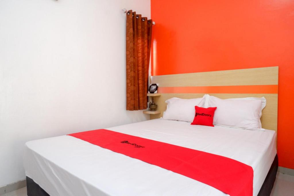 Rembang Hotel | RedDoorz Syariah near Alun Alun Kota Rembang