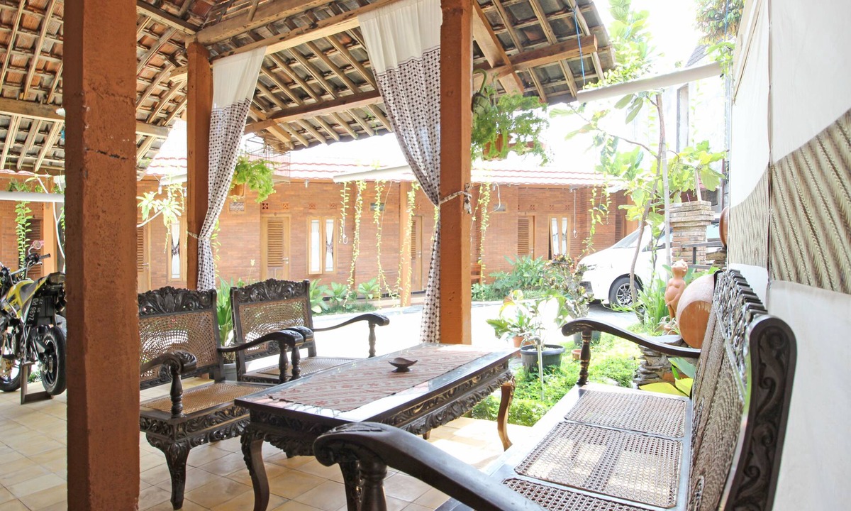 Mertoyudan Hotel | RedDoorz Syariah near Akmil Magelang