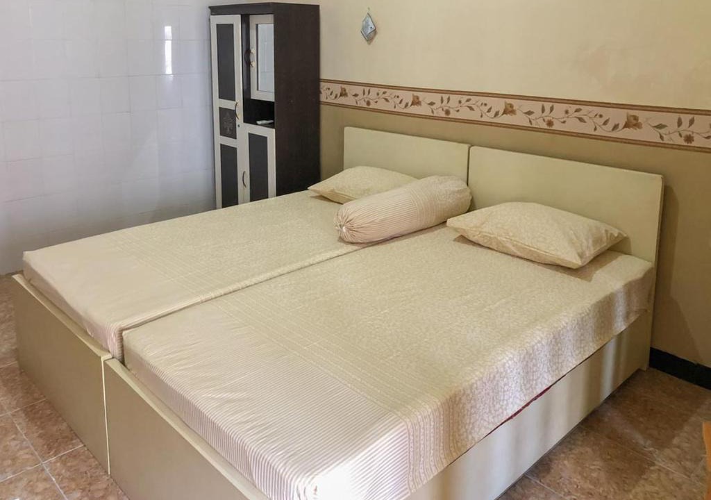 Madiun Hotel | RedDoorz Syariah near Pasar Sleko Madiun