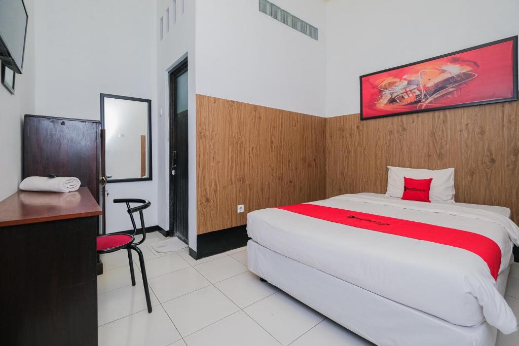 Tuban Hotel | RedDoorz Syariah near RSUD Tuban