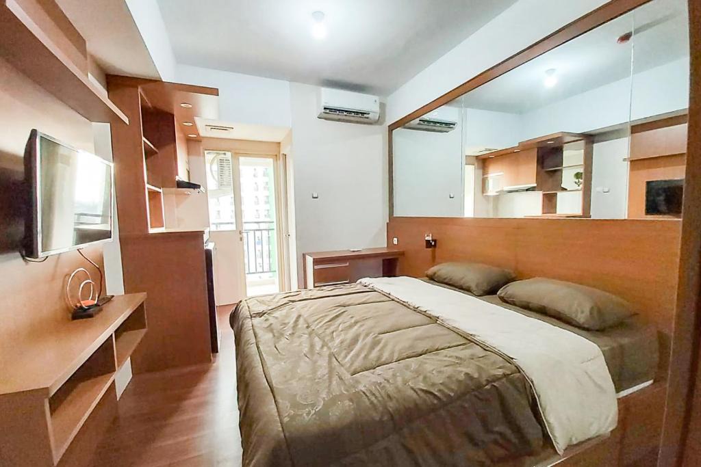South Tangerang Hotel | RedLiving Apartemen Green Lake View Ciputat - Juragan Rooms Tower B with Fast Wifi