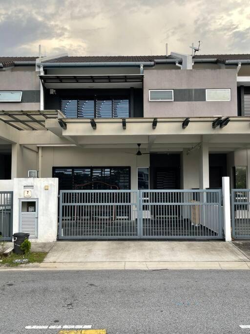 Seremban House | Redup Homestay- Happy Place
