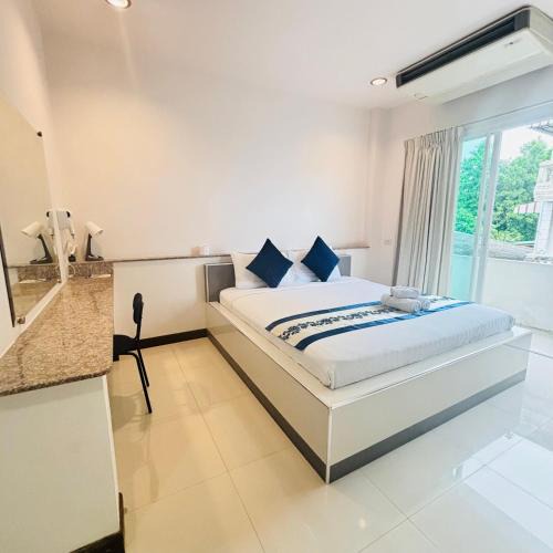 Samre Hotel | Ree- Riverside hotel