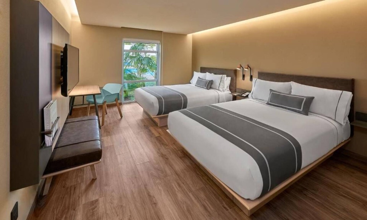 Cancun Hotel | Relaxing Airport-Area Suite with Free Shuttle & Breakfast l 2 Relaxing Rooms
