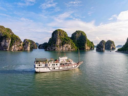 Bai Chay Boat Rental | Renea Cruises Halong