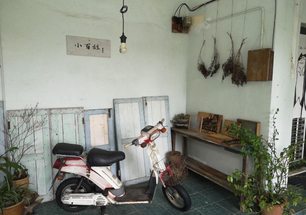 Sungai Pelek Bed & Breakfast | REQUELstore