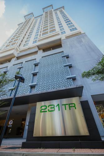 Imbi House | Rex Ollie @ 231 TR Suite