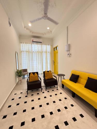 Dungun House | Roomah Kuning