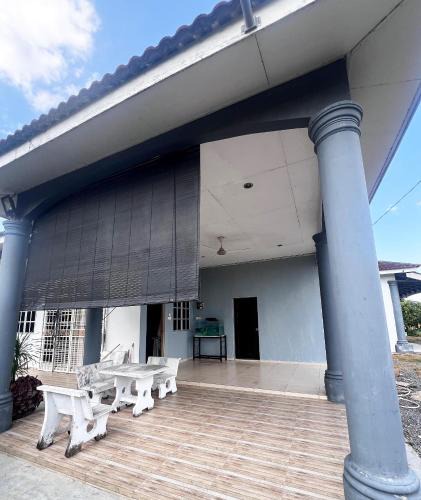 Kampung Bunga Emas House | Roomstay Denai Harummanis