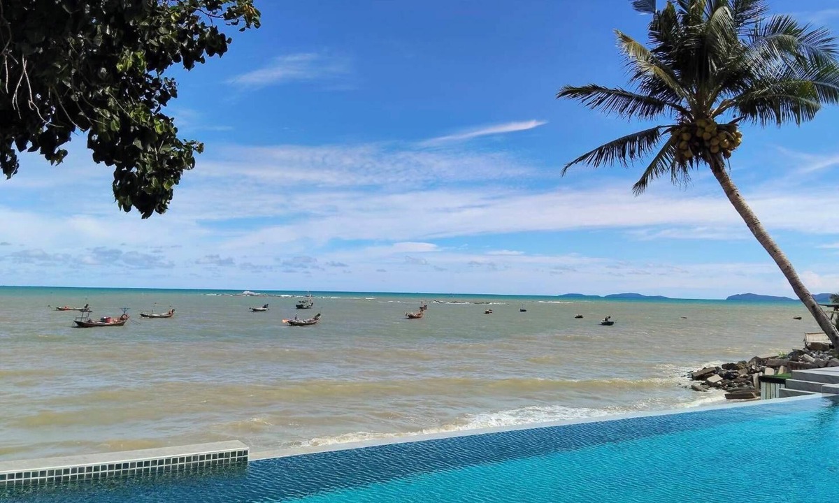 Ban Chang Hotel | Royal Phala Cliff Beach Resort and Spa