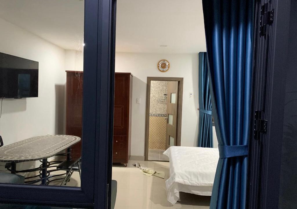 Binh Thanh Bed & Breakfast | Royal Room with airy & spacious balcony