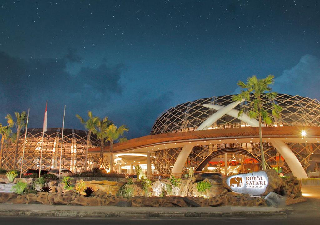 Cisarua Resort | Royal Safari Garden Resort and Convention